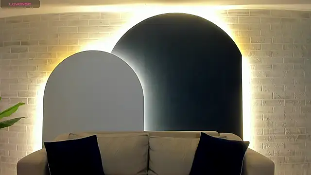 MaiaCollins online show from December 19, 2025, 6:59 pm