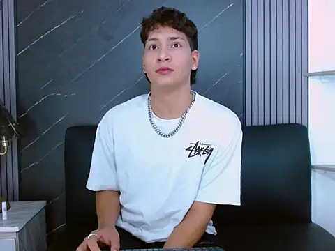 Snapshot of Jhojan_twink chatting on April 2, 2026, 8:39 pm Jhojan twink online show from April 2, 2026, 8:39 pm