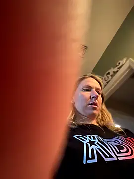 Snapshot of LittleMsMILF chatting on March 2, 2026, 10:27 pm LittleMsMILF online show from March 2, 2026, 10:27 pm