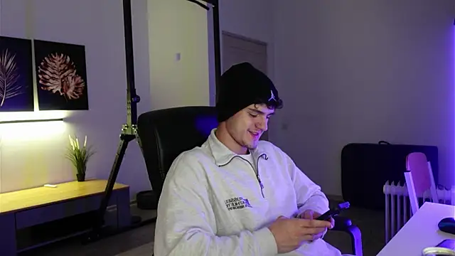 Brad Holloway online show from November 8, 2025, 8:18 pm