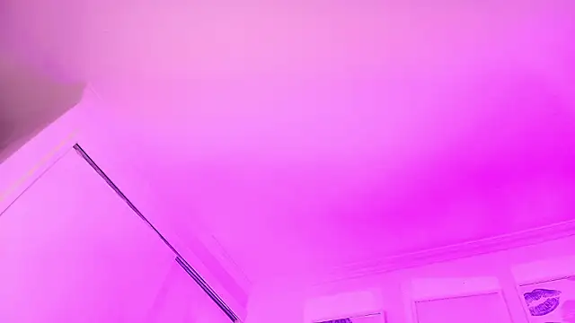 Snapshot of Valen_ross_ chatting on February 6, 2026, 9:18 pm Valen ross online show from February 6, 2026, 9:18 pm