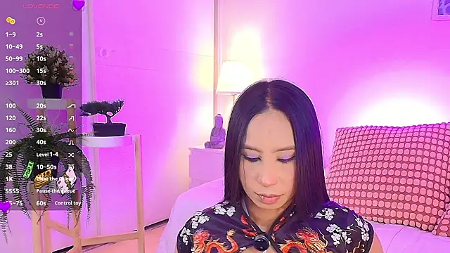 Snapshot of Valen_ross_ chatting on February 12, 2026, 9:43 pm Valen ross online show from February 12, 2026, 9:43 pm