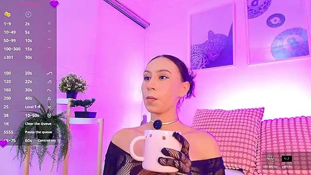 Valen ross  online show from March 4, 2026, 9:43 pm