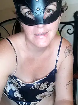 emiliemilf online show from November 11, 2025, 7:52 am