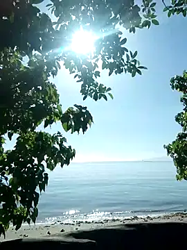 emiliemilf online show from April 1, 2026, 6:05 pm