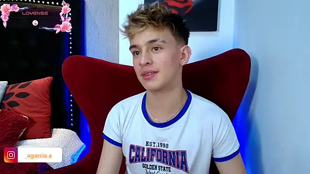 LiamWildx20 online show from October 12, 2025, 4:33 am