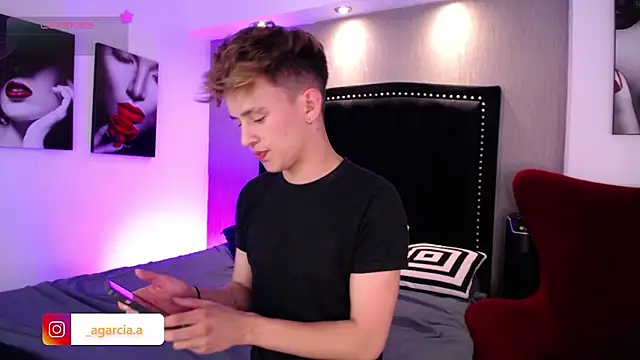 LiamWildx20 online show from February 11, 2026, 5:01 am