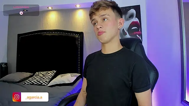 LiamWildx20 online show from March 28, 2026, 4:56 am