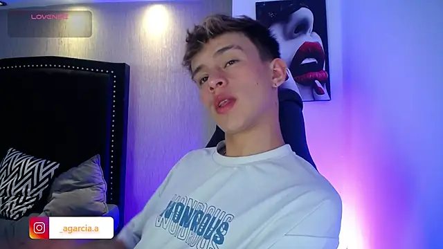 LiamWildx20 online show from April 4, 2026, 5:27 am