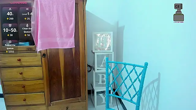 Alicebigboobsxxxx online show from July 22, 2026, 10:23 pm