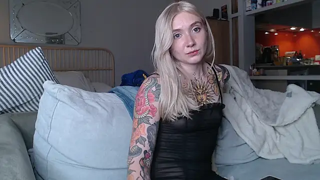 tattoobbgirl online show from March 19, 2025, 5:28 pm
