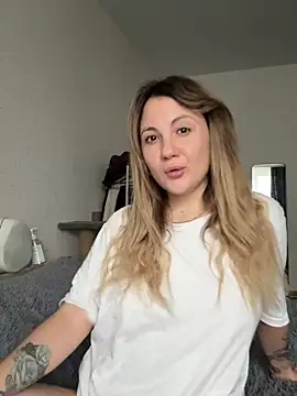 mollygirll online show from November 18, 2025, 11:03 am