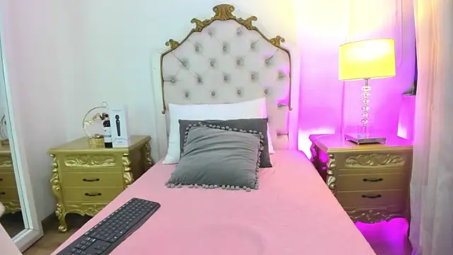 debora scoot online show from February 13, 2026, 2:51 am