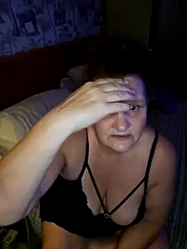 MissQueenBeex online show from December 1, 2025, 10:37 pm