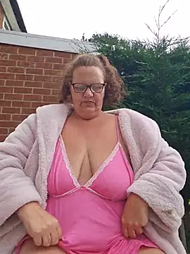 MissQueenBeex online show from June 15, 2026, 8:05 am