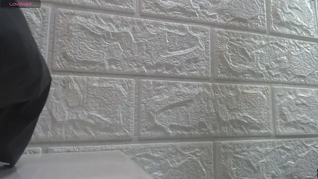 nei girl online show from December 17, 2025, 11:16 am