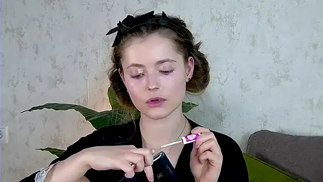 AshleyD  online show from November 25, 2025, 10:37 am