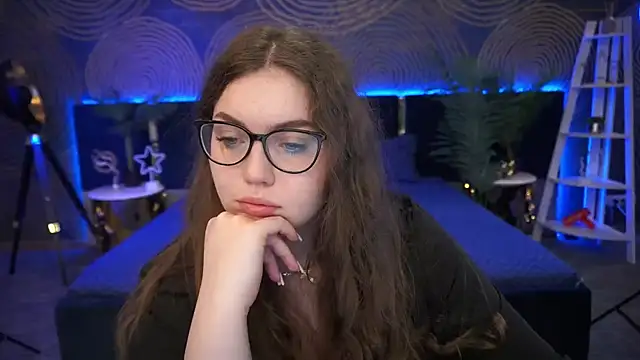 LuxSopphia online show from September 27, 2025, 5:45 am