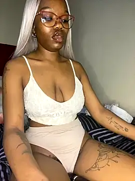 YummyMelanin117 online show from October 14, 2025, 11:49 pm