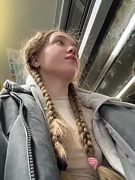 bambi lu online show from March 18, 2026, 6:22 pm