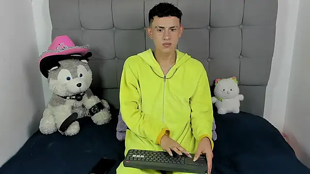 jeims hotboy online show from July 3, 2026, 6:53 am