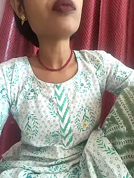 Eshna Dabral online show from October 16, 2025, 7:42 am