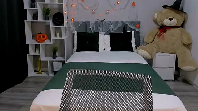 MelanieAlves online show from October 14, 2025, 12:28 pm