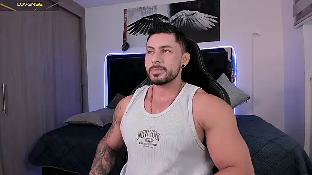 santi aesthetic online show from February 23, 2026, 11:13 pm