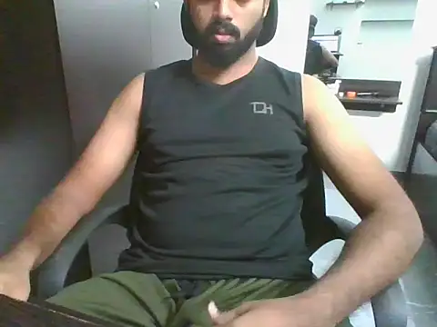 lovelyakash69 online show from December 16, 2025, 4:28 am