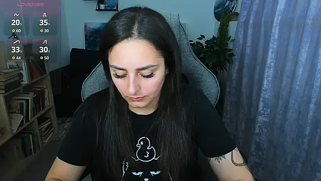 Snapshot of ValeriiMills chatting on May 19, 2026, 10:27 pm ValeriiMills online show from May 19, 2026, 10:27 pm