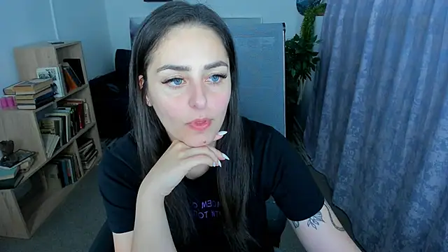 Snapshot of ValeriiMills chatting on June 1, 2026, 9:38 pm ValeriiMills online show from June 1, 2026, 9:38 pm