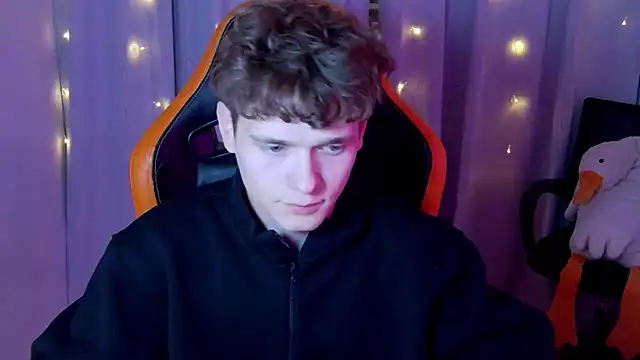 DanyDavis online show from April 10, 2026, 8:57 pm