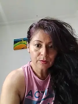Snapshot of lunadicty chatting on June 10, 2026, 5:34 pm lunadicty online show from June 10, 2026, 5:34 pm
