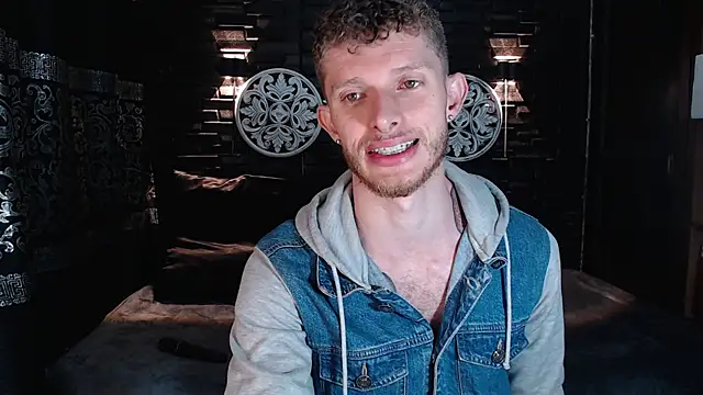 Snapshot of andrewxbi chatting on October 15, 2025, 11:21 am andrewxbi online show from October 15, 2025, 11:21 am