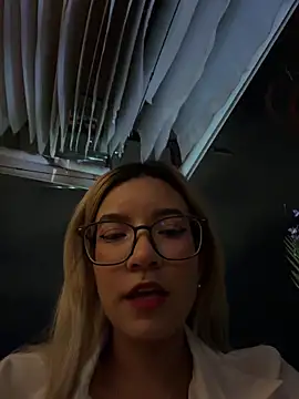 Pretty roxxyy online show from February 11, 2026, 1:10 am