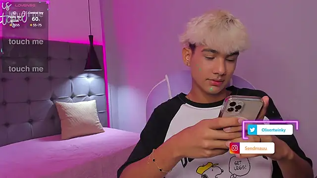 OliverTwinky online show from October 2, 2025, 8:38 pm