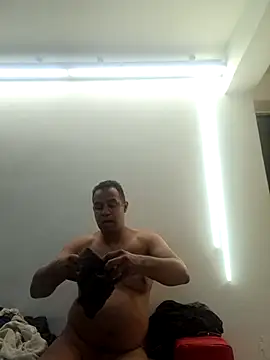 elnegro707070 online show from March 6, 2026, 11:45 pm