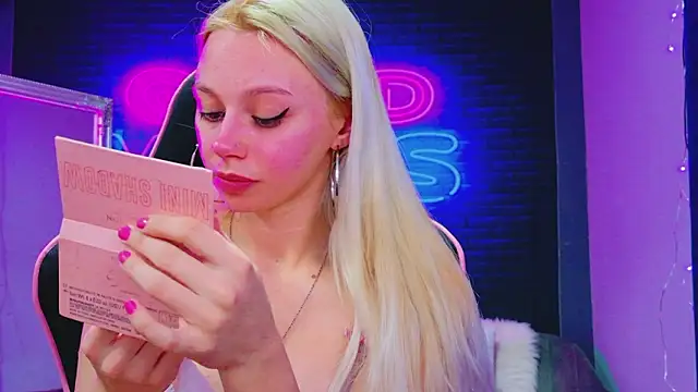 AlessiaCroft online show from February 17, 2026, 5:04 am