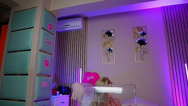 SabrinaJade online show from July 4, 2026, 5:57 am