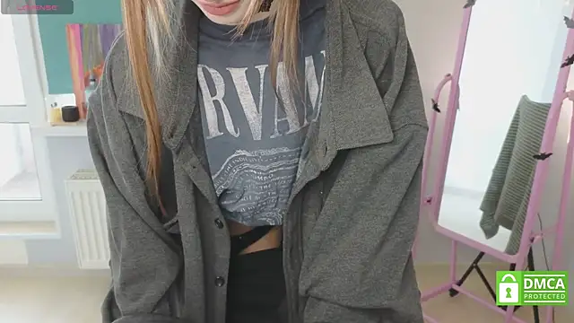 sweetuniporn online show from April 14, 2026, 8:53 am