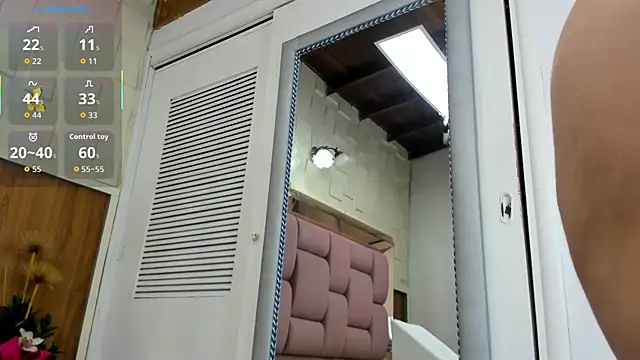 sophiaarenas online show from November 16, 2025, 12:00 pm