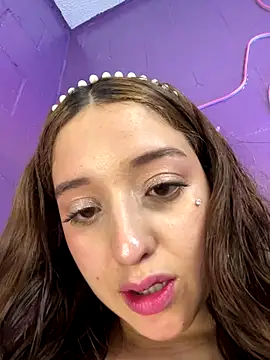 Baby  Otaku online show from September 13, 2025, 7:02 pm