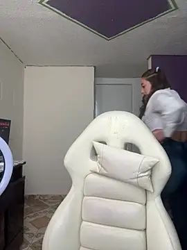 Baby  Otaku online show from October 4, 2025, 7:56 pm