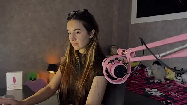 CupSizeGirl online show from February 17, 2026, 8:33 am