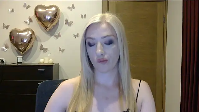 Snapshot of Wild_Silk_Desire chatting on June 25, 2026, 4:44 pm Wild Silk Desire online show from June 25, 2026, 4:44 pm