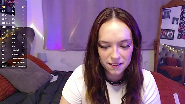 Snapshot of Vforverity chatting on October 3, 2025, 8:39 pm Vforverity online show from October 3, 2025, 8:39 pm