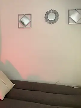 alissradiante1 online show from April 1, 2026, 1:39 am