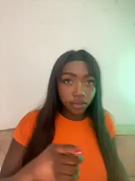 Snapshot of alissradiante1 chatting on May 1, 2026, 2:27 am alissradiante1 online show from May 1, 2026, 2:27 am