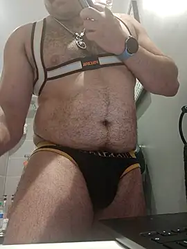 CloudyMuscleBeefy online show from November 18, 2025, 2:32 pm