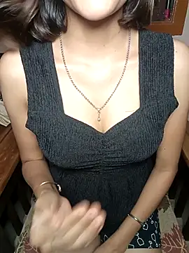 Isha Sax online show from September 16, 2025, 7:37 pm